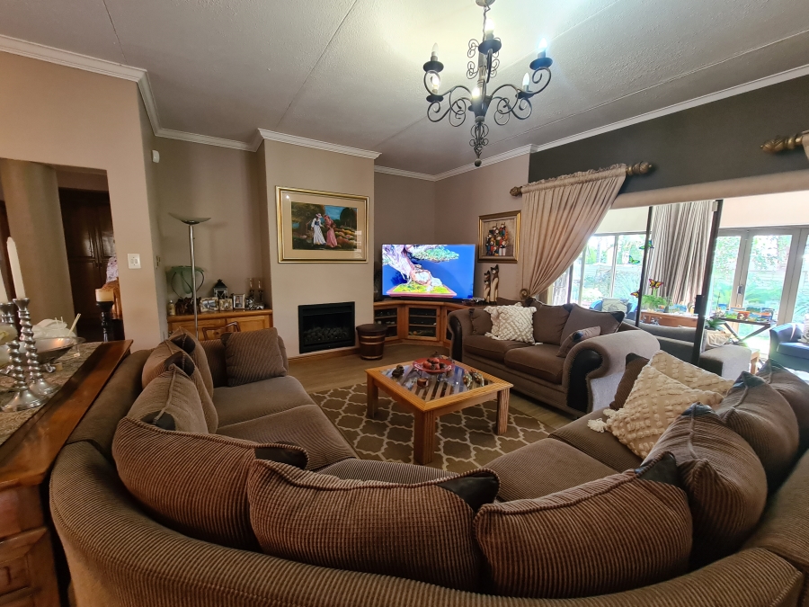 5 Bedroom Property for Sale in Maraldi Estate Free State
